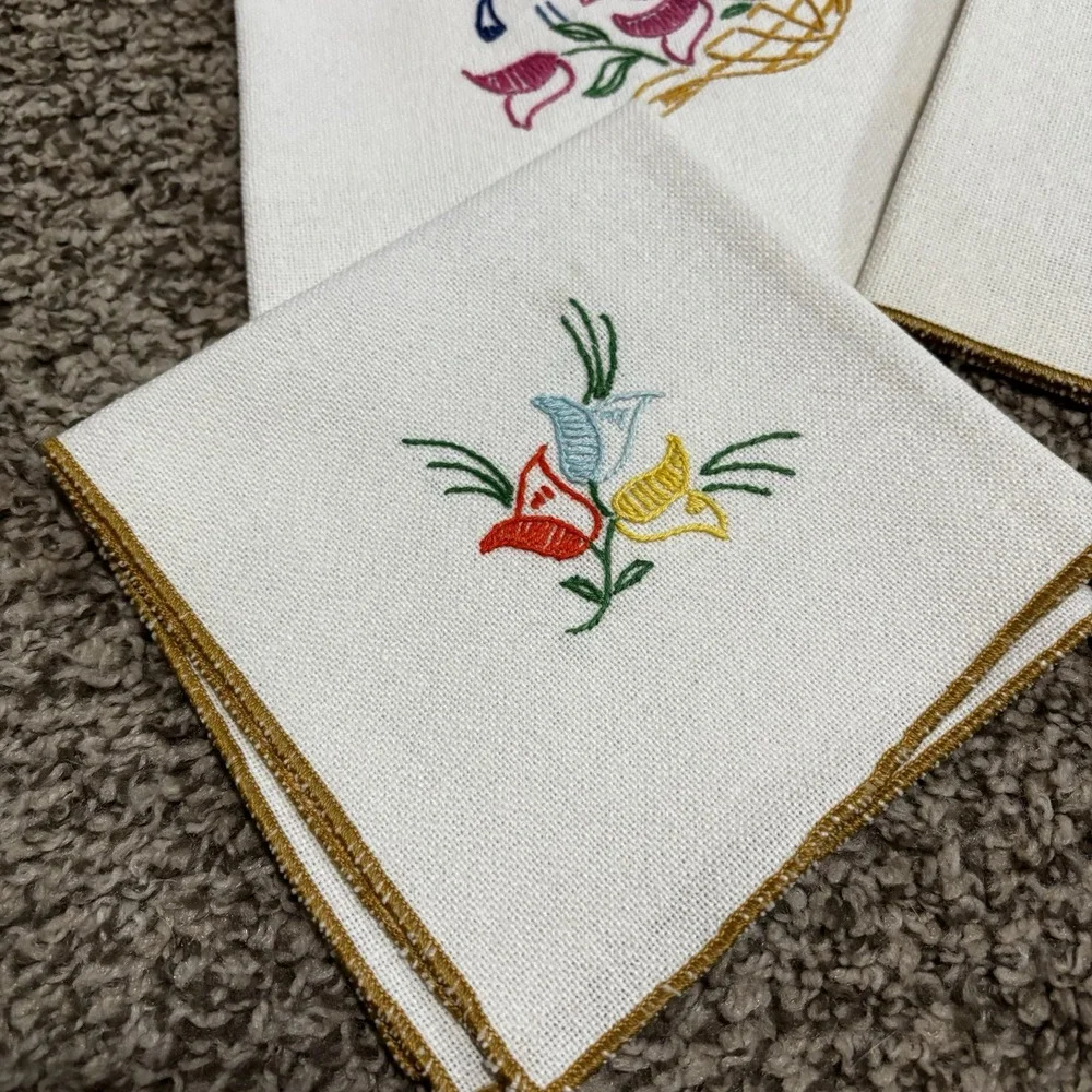 Set Of Six, Vintage Embroidered Napkins 3, Placemats 3 Floral Baskets